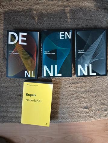 Woordenboeken  beschikbaar voor biedingen
