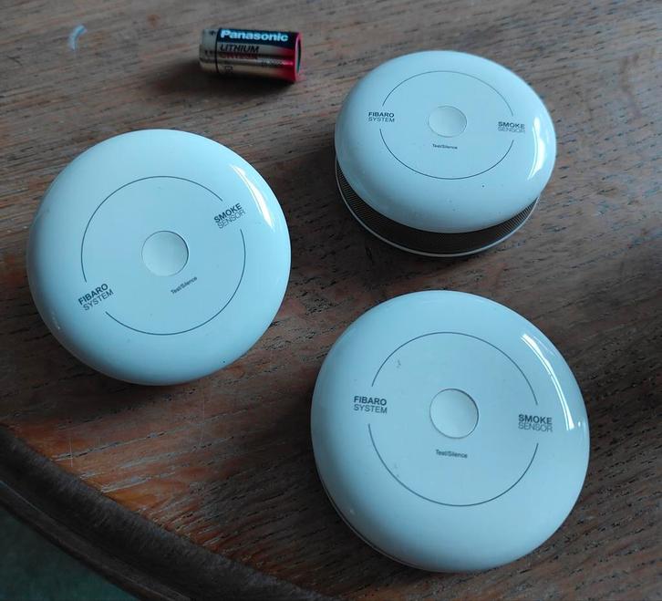 FIBARO Smoke Sensor, set van 3 z-wave, Doe-het-zelf en Verbouw, Alarmsystemen, Gebruikt, Detector, Sensor of Melder, Rook, Draadloos