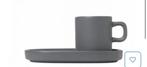 Blomus pilar donkergrijs espresso kop met schotel (2 ps), Huis en Inrichting, Keuken | Servies, Ophalen of Verzenden, Zo goed als nieuw