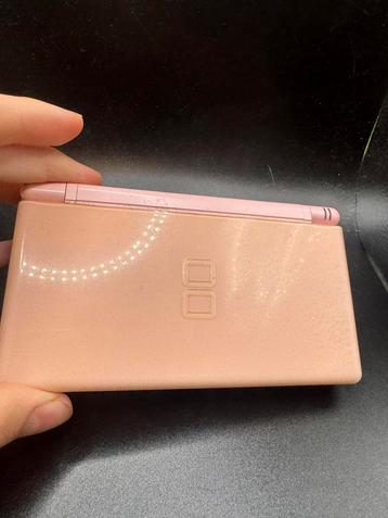 Nintendo ds lite netjes beschikbaar voor biedingen