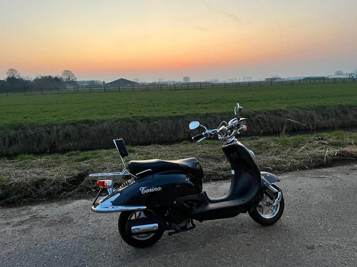 Benzhou Torino scooter - Prima staat!, Fietsen en Brommers, Snorfietsen en Snorscooters, Gebruikt, Overige merken, Benzine, Ophalen