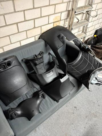 Piaggio zip binnenkappenset (zeer netjes) beschikbaar voor biedingen