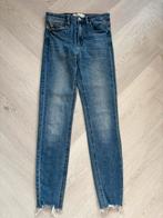 Bijna NIEUW: skinny spijkerbroek van Stradivarius mt M, Blauw, Ophalen of Verzenden, Zo goed als nieuw, W30 - W32 (confectie 38/40)