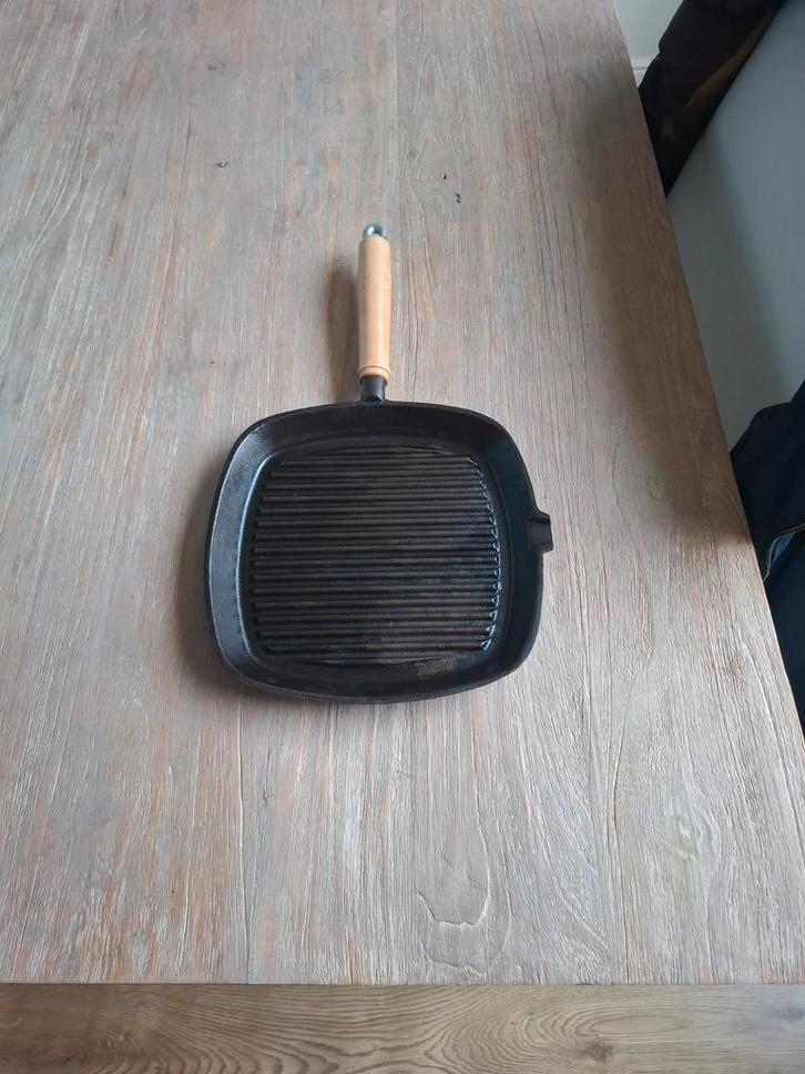 Gietijzeren Grillpan met Houten Heft - 22cm, Huis en Inrichting, Keuken | Potten en Pannen, Zo goed als nieuw, Koekenpan of Braadpan