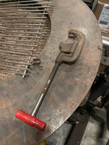 Gebruikte pijpsnijder beschikbaar voor biedingen