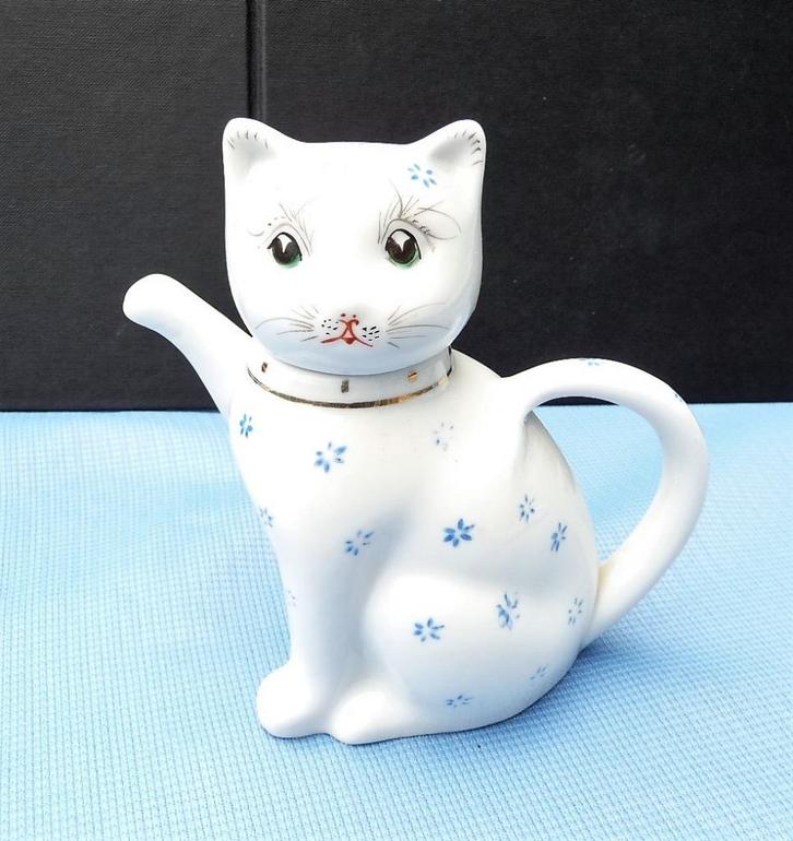 VINTAGE POESEN THEEPOT ALS NIEUW JAREN 50 70 PUNTGAAF, Antiek en Kunst, Antiek | Servies los, Verzenden