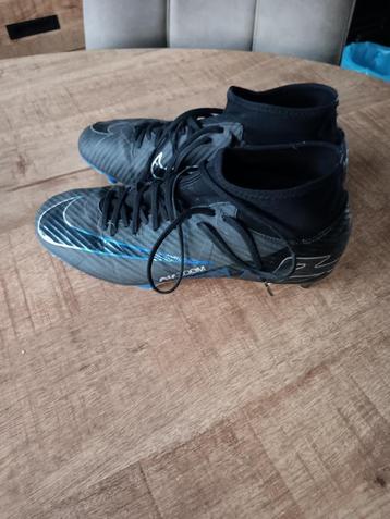 Voetbal schoenen nike maat 41 beschikbaar voor biedingen