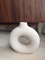 Twee decoratieve vazen, Gebruikt, Wit, Aardewerk of Porselein, Ophalen of Verzenden