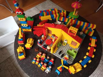 Duplo poppenhuis meubels poppetjes helikopter auto's blokken beschikbaar voor biedingen