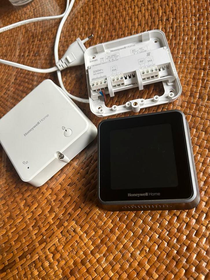Honeywell Home R4H81 Wifi Thermostaat, Doe-het-zelf en Verbouw, Thermostaten, Zo goed als nieuw, Slimme thermostaat, Ophalen of Verzenden