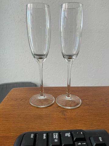 2 "Champagne" Glazen  Nieuw beschikbaar voor biedingen