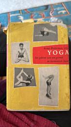 Yoga het geheim van een gezond en harmonieus leven, Boeken, Esoterie en Spiritualiteit, Ophalen of Verzenden, Zo goed als nieuw