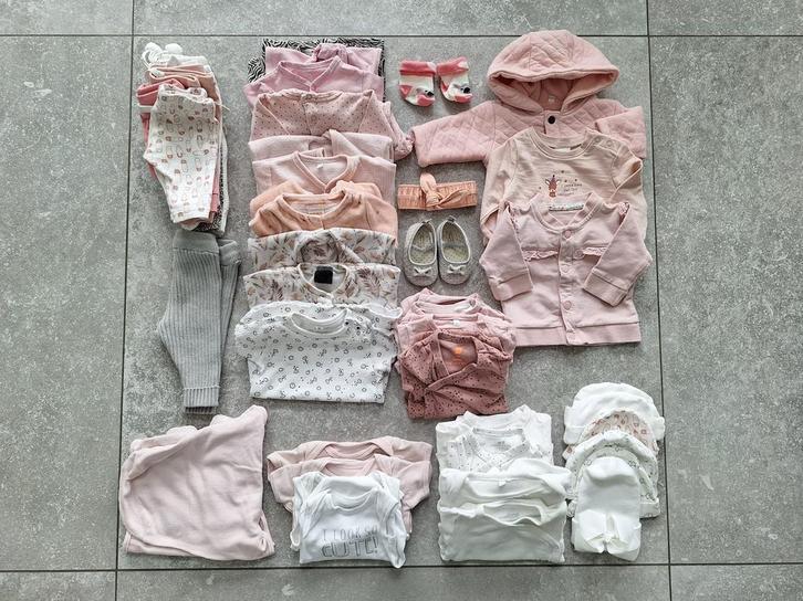 Kledingpakket maat 50 meisje 40 stuks, Kinderen en Baby's, Babykleding | Baby-kledingpakketten, Zo goed als nieuw, Ophalen of Verzenden