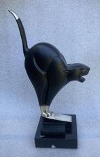 Bronzen beeldje C vd Hoef blazende kat, Ophalen