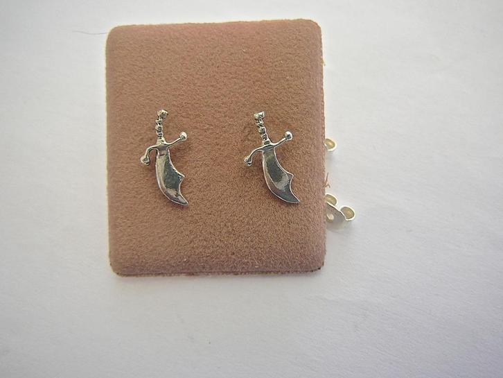 Zilveren oorbelletjes model antiek Zwaardje 925 zilver, Sieraden, Tassen en Uiterlijk, Oorbellen, Zo goed als nieuw, Knopjes of Stekers