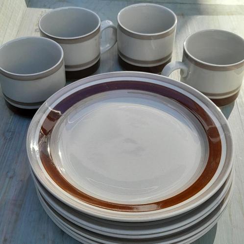 Arabia Pirtti 11 kop en schotels, 6 gebaksbordjes, Huis en Inrichting, Keuken | Servies, Gebruikt, Kop(pen) en/of Schotel(s), Overige stijlen