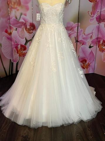 Nieuw maat 38 RUBY met glimmers en bloemen beschikbaar voor biedingen