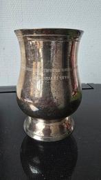 Verzilverde bierbeker 1978 Kon.Kortrijkse Brouwersbond, Antiek en Kunst, Antiek | Vazen, Ophalen of Verzenden