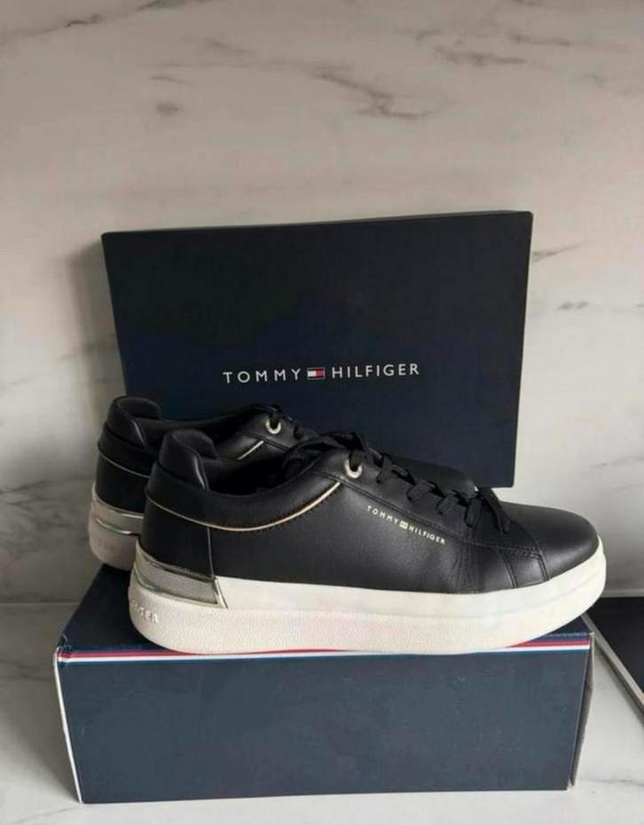 NIEUW! Tommy Hilfiger sneakers dames zwart maat 41 met doos!, Kleding | Dames, Schoenen, Nieuw, Ophalen of Verzenden