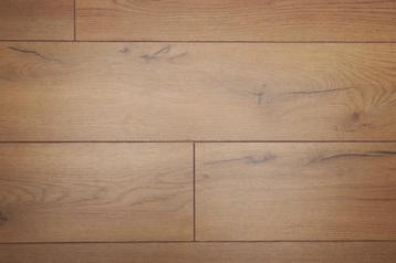 Vloerverwarming vloer laminaat eiken houtlook 65m2 beschikbaar voor biedingen