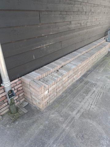 Nette gemeleerde betonklinkers. +/- 1000 stuks beschikbaar voor biedingen