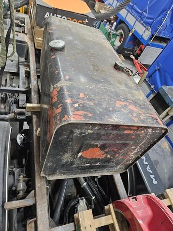 Dieseltank vierkant +/- 600L beschikbaar voor biedingen