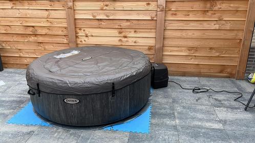 Intex Jacuzzi met Wifi - Zo goed als nieuw!, Tuin en Terras, Bubbelbaden en Hottubs, Zo goed als nieuw, Opblaasbaar, Afdekzeil