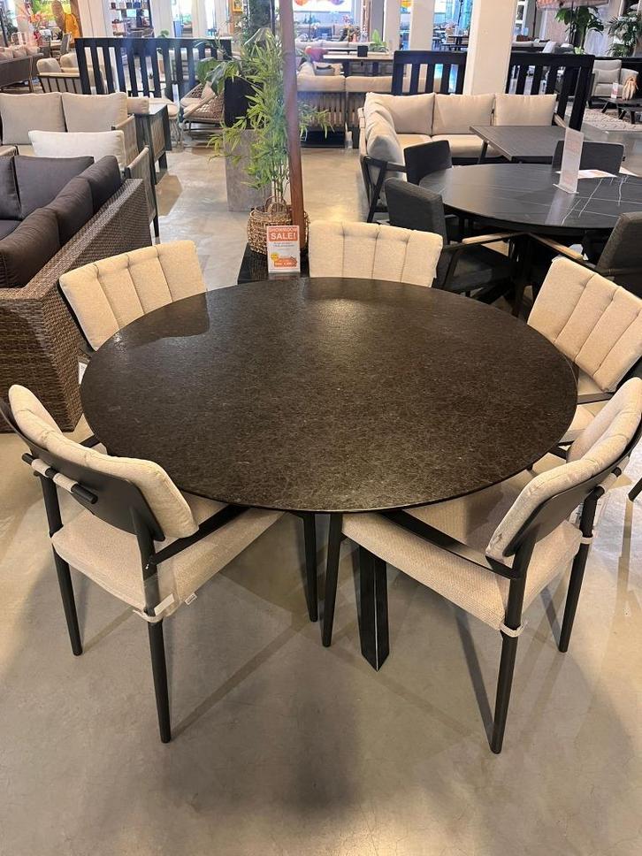 Showroom Gigi tuintafel Ø 140 cm.en Lily dining stoel, Tuin en Terras, Tuinsets en Loungesets, Nieuw, Tuinset, Aluminium, 5 zitplaatsen