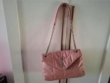Prachtige roze lamsleer bag beschikbaar voor biedingen