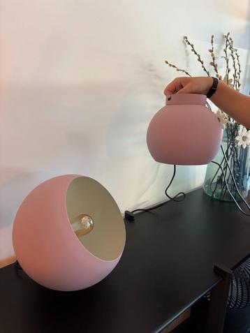 Set Roze Cherioni Tafellamp Ø25 cm + Plafondlamp Ø20 cm  beschikbaar voor biedingen