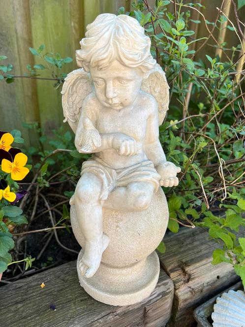 Mooi Groot Tuinbeeld Engel met Vogel op Bal Kunststof 38cm, Tuin en Terras, Tuinbeelden, Gebruikt, Kunststof, Ophalen of Verzenden