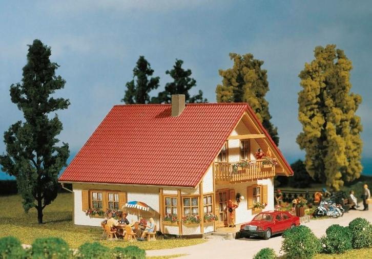 Faller 130301 H0 Haus Romantica, Hobby en Vrije tijd, Modeltreinen | H0, Nieuw, Brug, Tunnel of Gebouw, Gelijkstroom of Wisselstroom