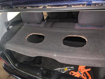 Hoedenplank met gaten voor subwoofer TE RUIL!! beschikbaar voor biedingen