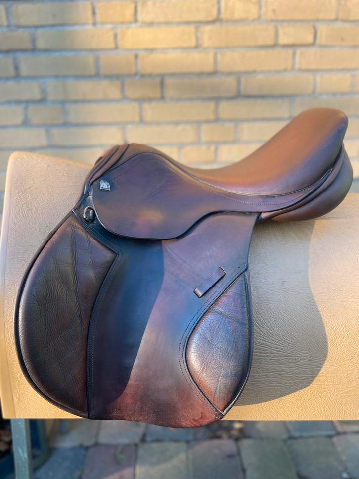 Tokyo bruin springzadel Gratis passervice bij aanschaf, Dieren en Toebehoren, Paarden en Pony's | Zadels, Gebruikt, Springen, Ophalen of Verzenden