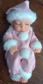 Reborn doll. Mini. 30 cm. Levensechte pop., Verzamelen, Poppen, Levensecht of Reborn, Ophalen of Verzenden, Zo goed als nieuw