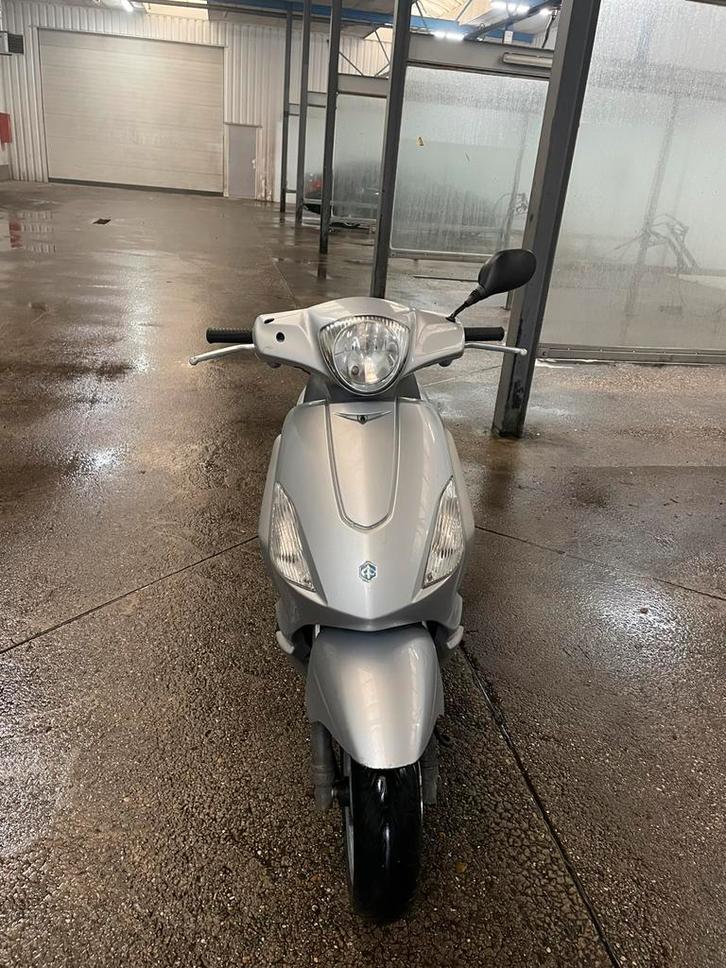 Piaggio fly, Fietsen en Brommers, Brommeronderdelen | Scooters, Zo goed als nieuw, Piaggio, Overige typen, Ophalen of Verzenden