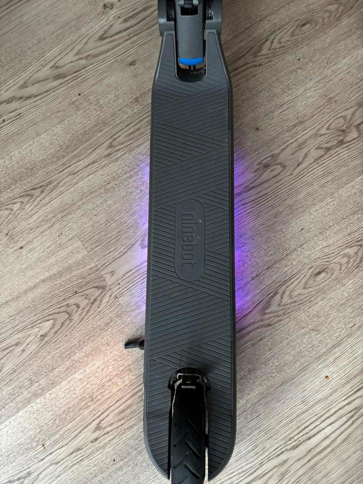 Elektrische kinderstep met disco lichten, Fietsen en Brommers, Steps, Gebruikt, Ophalen