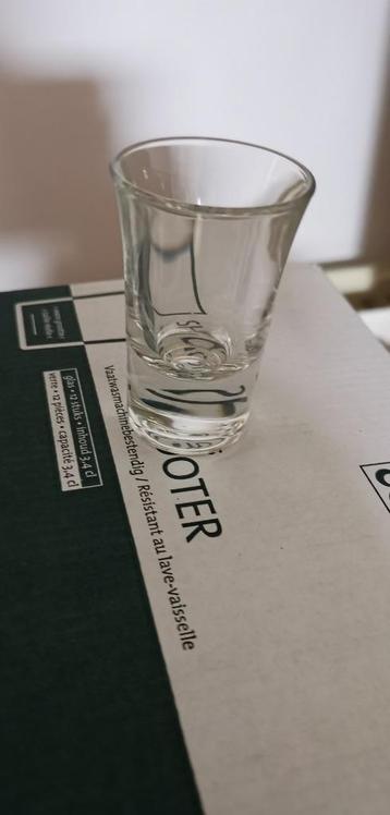 20 shotglaasjes beschikbaar voor biedingen