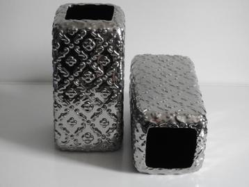 ZGAN bloempotten 2 stuks. Hoogte 30 cm.  beschikbaar voor biedingen