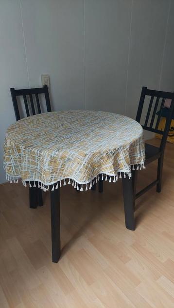 Round Tablecloth – Gold, White & Blue Pattern – 134 cm beschikbaar voor biedingen