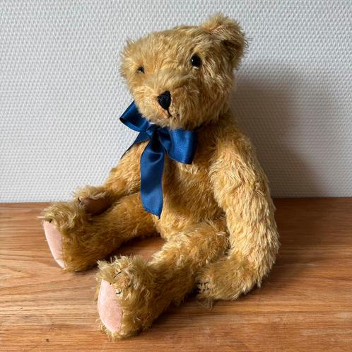 Prachtige Late Reproductie Antieke Beer met Kromme Rug, Verzamelen, Beren en Cherished Teddies, Zo goed als nieuw, Stoffen beer
