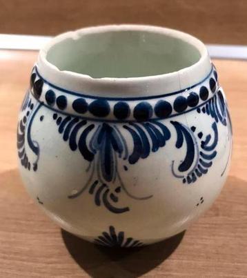 Delfts blauw lepelvaasje (gebruikssporen) beschikbaar voor biedingen