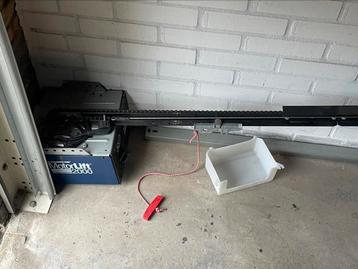 elektrische deur garagedeur lift CHAMBERLAIN MOTORLIFT 2000  beschikbaar voor biedingen