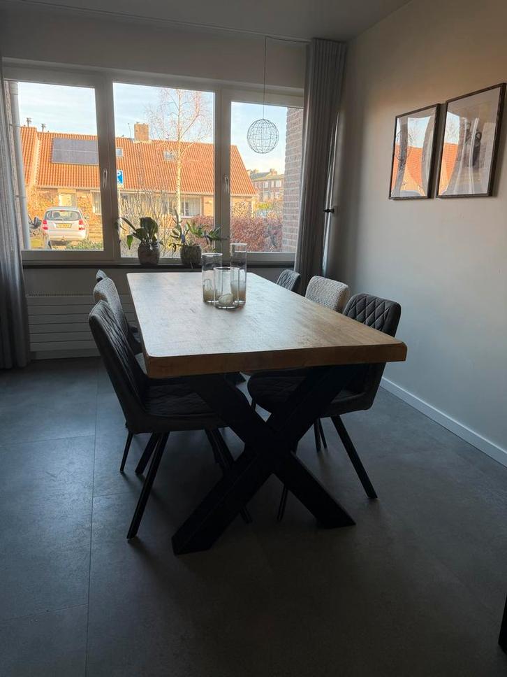 Massief houten tafel met stalen poten, Huis en Inrichting, Tafels | Eettafels, Zo goed als nieuw, 50 tot 100 cm, 150 tot 200 cm