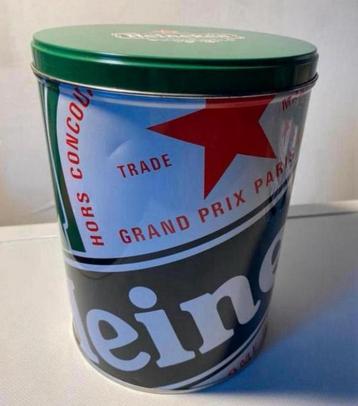 Rond Heineken blik. Hoogte 14 cm Doorsnede 8,5 cm. beschikbaar voor biedingen
