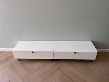 TV cabinet / TV kasten beschikbaar voor biedingen