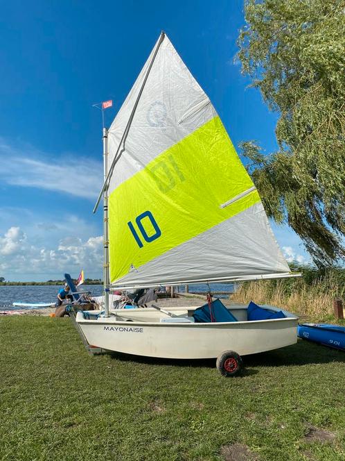 Optimist zeilboot met trailer, Watersport en Boten, Open zeilboten, Gebruikt, Optimist, Minder dan 3 meter, Overige materialen