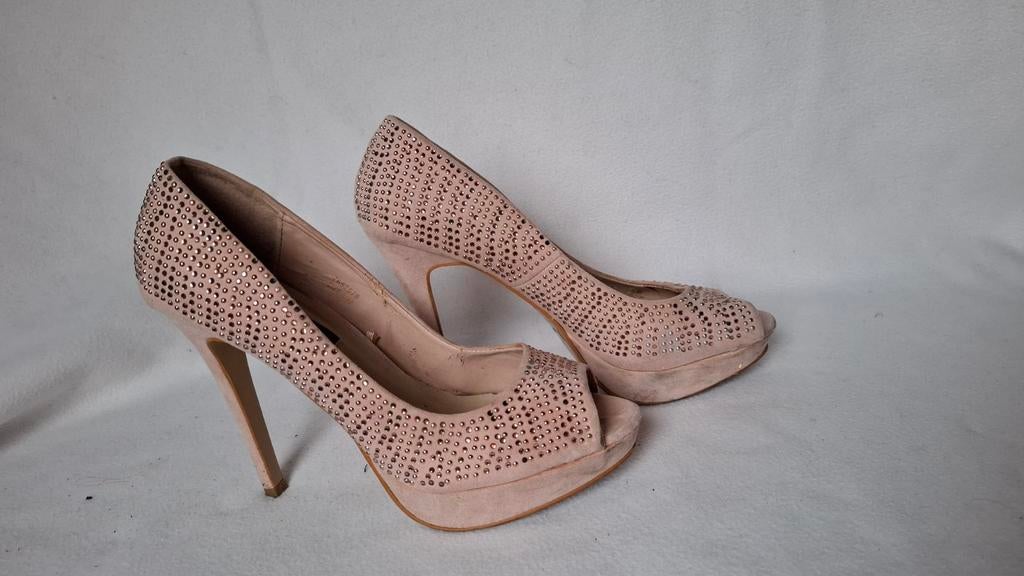 Nude Peep Toe Pumps met Studs - Maat 42, Pumps, Beige, Ophalen of Verzenden, Onbekend