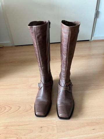 Dames laarzen beschikbaar voor biedingen