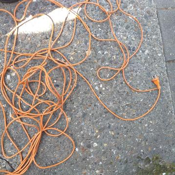 Electriciteit draden, stopcontacten,  lampjes etc beschikbaar voor biedingen
